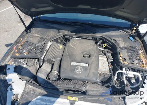 2018 Mercedes-Benz C 300 4Matic z USA, uszkodzony, nr VIN 55SWF4KB4JU248039